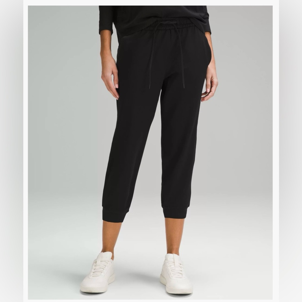 Lululemon Soft Jersey Classic Fit Mid-Rise Crop Jogger